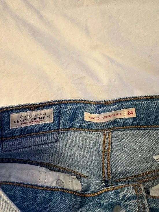 Levi's Ribcage Straight Ankle Jeans - Light Blue Denim - Picture 4 of 6